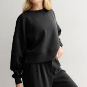 ⏬️PRICEDROP⏬️FLX Women's Cropped Sweatshirt - Black